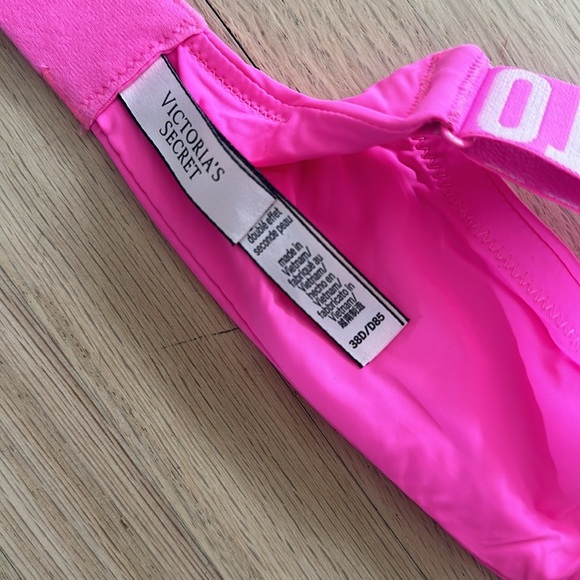 Victoria's Secret Wireless Pink Bra - 38D - Picture 6 of 7